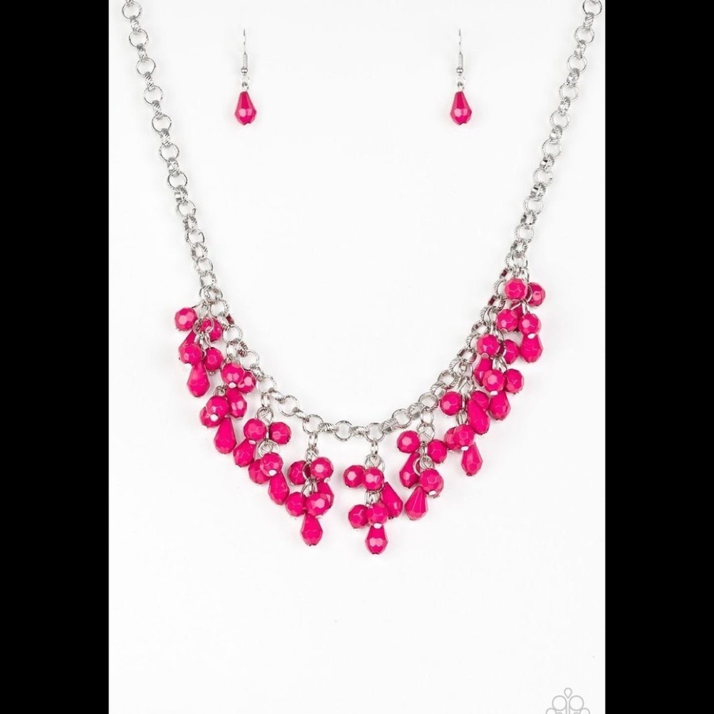 ✨3 for $10✨ Silver and pink necklace